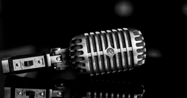 a black and white photo of a microphone